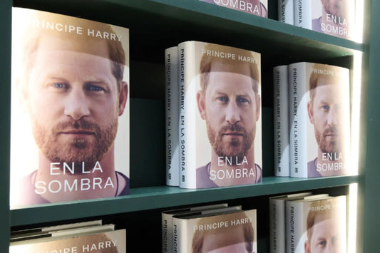 Las memorias del príncipe Harry y otros tres libros para entender la Casa de Windsor - Tienda online de librerías El Lector Panamá