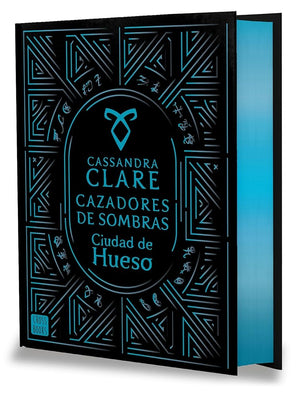 CAZADORES DE SOMBRAS. Ciudad de Hueso (Edición en Español)