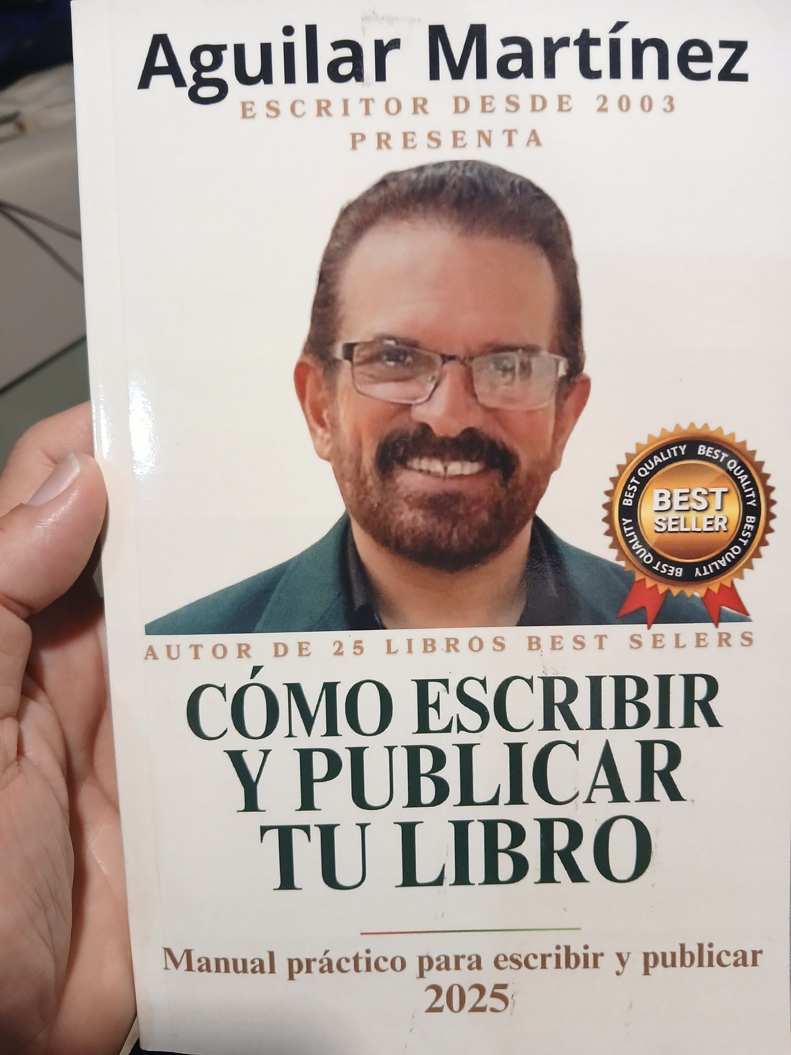 "Cómo escribir y publicar tu libro" - Aguilar Martínez